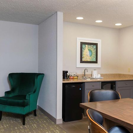 Hampton Inn & Suites East Lansing Okemos Esterno foto